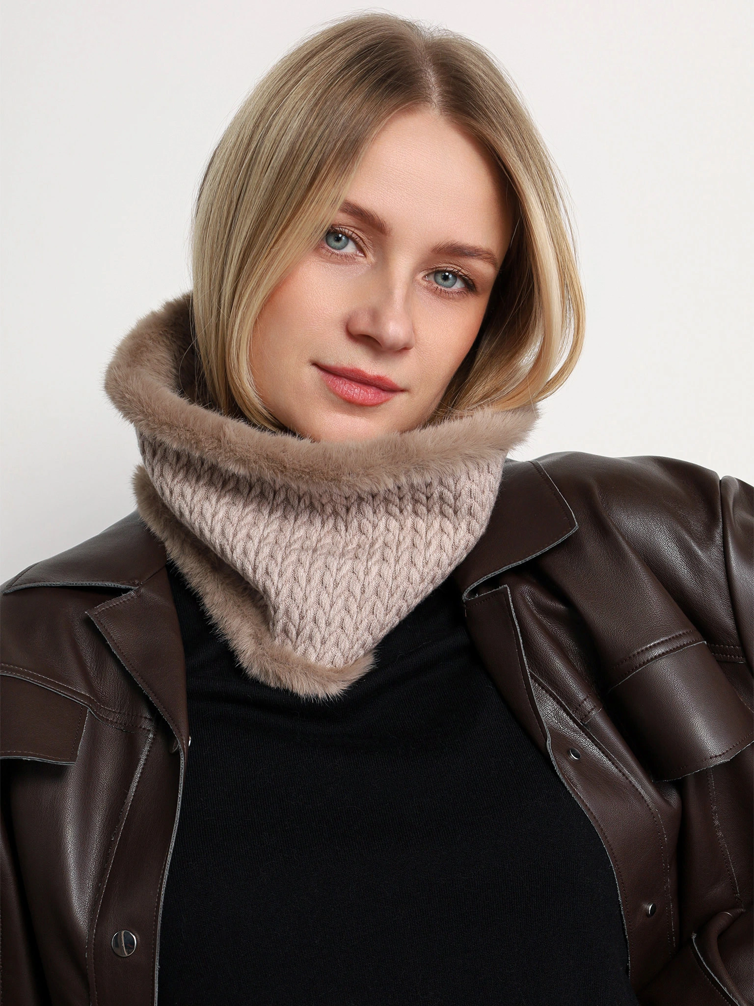 Снуд трикотажный с декоративной нашивкой в ассортименте